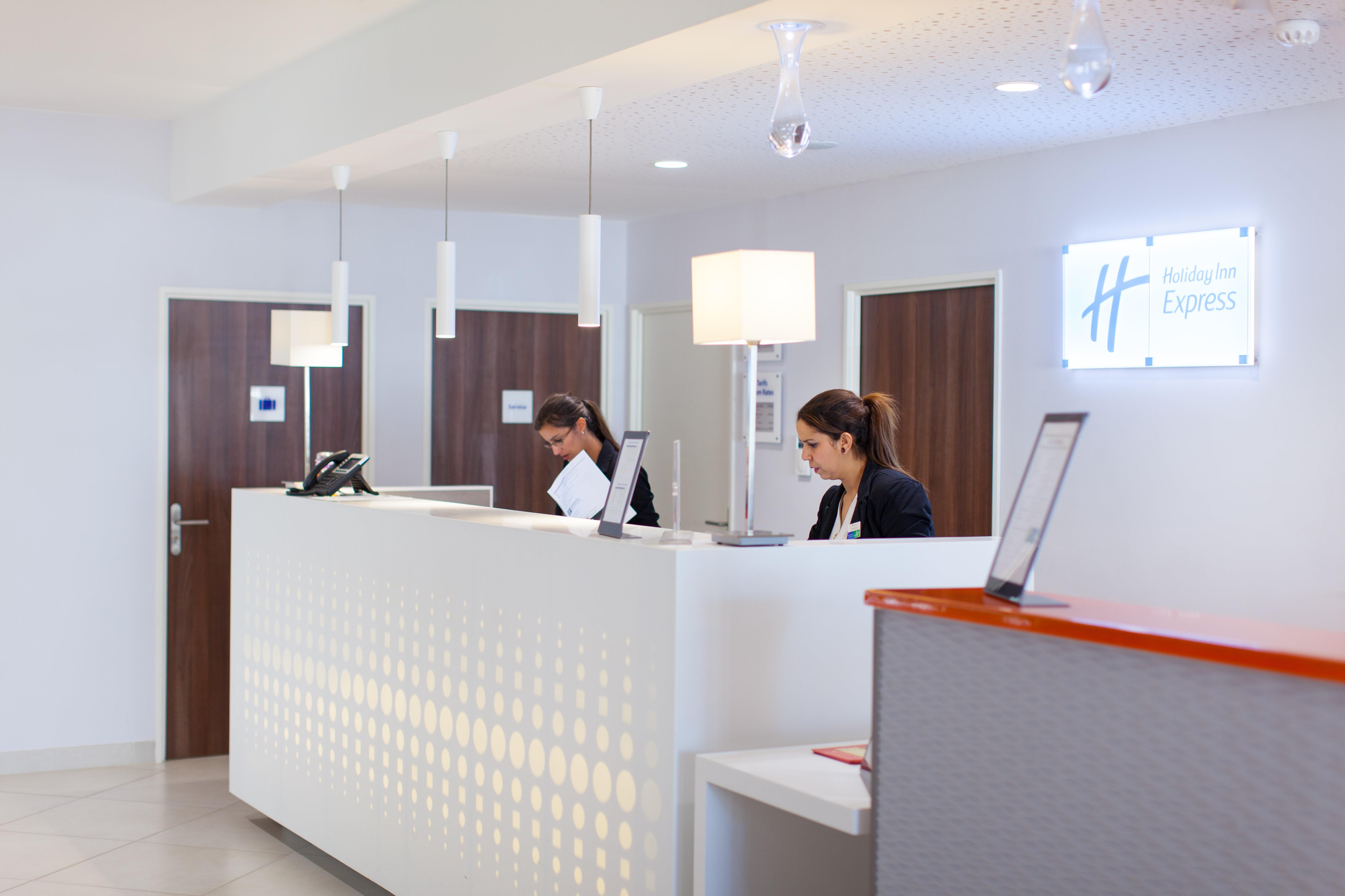 Holiday Inn Express Toulon - Est, An Ihg Hotel Ngoại thất bức ảnh